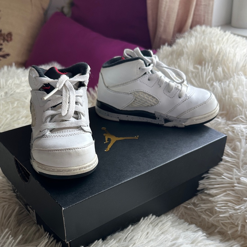 Nike Jordans size 8 toddler boy Kids White and Black Sneakers